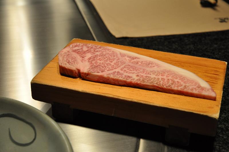 foto_20111031_1155_01.jpg - [de]Mittagspause auf dem Weg nach Saga - mit feinstem Kobe Beef.[en]Lunchtime during my trip to Saga - with finest Kobe Beef.