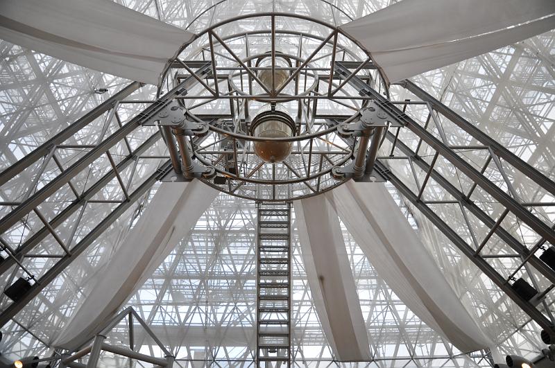 foto_20111111_1602_01.jpg - [de]Die große Jahressanduhr, die am 31.12. von vielen Leuten gedreht wird.[en]The large year sand timer that is turned around every year on December 31st by many people.