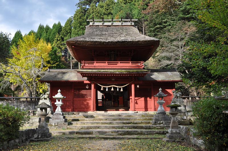 foto_20111112_1447_03.jpg - [de]Das Hauptgebäude des Washibara Hachiman-gu Schreins.[en]Main building of the Washibara Hachiman-gu shrine.