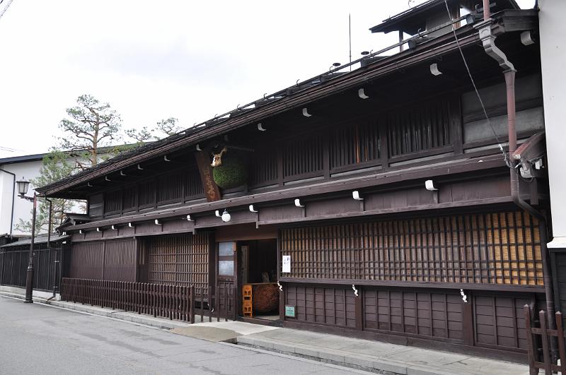 foto_20111115_1127_02.jpg - [de]Dort gibt es zum Beispiel eine schöne alte Sake Brauerei.[en]There you can find a nice old sake brewery for example.