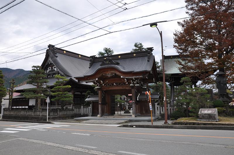 foto_20111115_1132_01.jpg - [de]Besuch beim Honko-ji Tempel.[en]Visiting the Honko-ji temple.