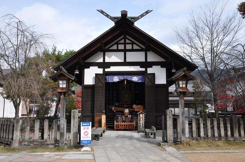 foto_20111115_1201_02.jpg - [de]Beim Matsuri Kaikan ist die große Trommel für das Festival beheimatet.[en]The large festival drum is located next to the Matsuri Kaikan.