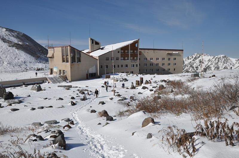 foto_20111117_1021_02.jpg - [de]Das Berghotel von Murodo.[en]The mountain hotel at Murodo.