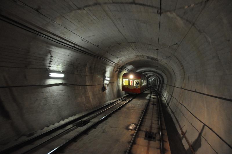foto_20111117_1132_01.jpg - [de]Begegnung in der Tunnelmitte.[en]Meeting in the middle of the tunnel.