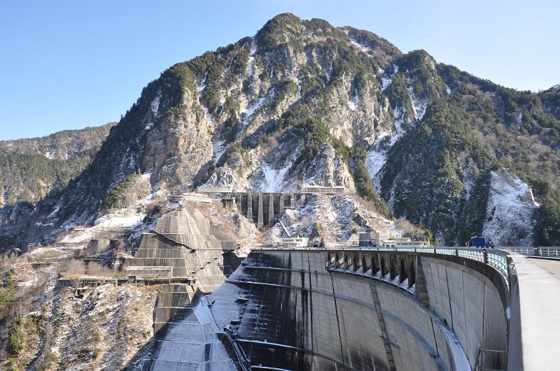 foto_20111117_1142_03.jpg - [de]Das ist der Kurobe Staudamm.[en]This is Kurobe dam.