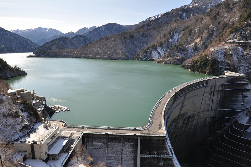 foto_20111117_1219_01.jpg - [de]Dafür sieht die Zick-Zack-Dammkrone wieder elegant aus.[en]But the zick-zack dam crest looks pretty cool.