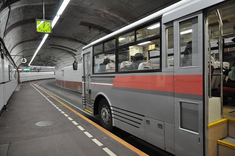 foto_20111117_1301_01.jpg - [de]Und dann geht es mit dem nächsten Trolley Bus weiter.[en]And then I'll board the next trolley bus.