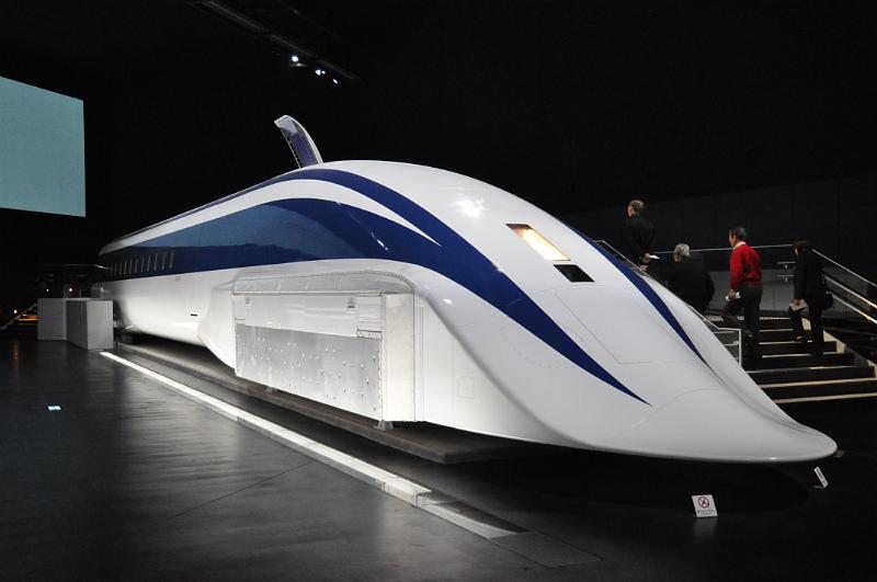 foto_20111118_1035_01.jpg - [de]Der Weltrekordhalter mit 581 km/h: Magnetschwebebahn MLX01.[en]World record holder with 581 km/h: the maglev train MLX01.