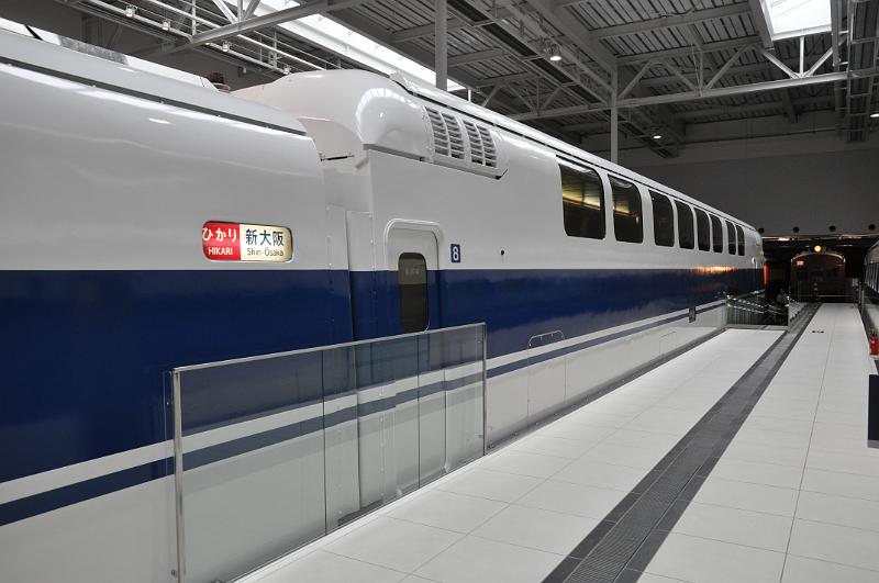 foto_20111118_1123_01.jpg - [de]Dieser Restaurantwagen ist doppelstöckig, die Küche ist im Untergeschoss.[en]This restaurant car is a double decker with the kitchen in the lower compartment.