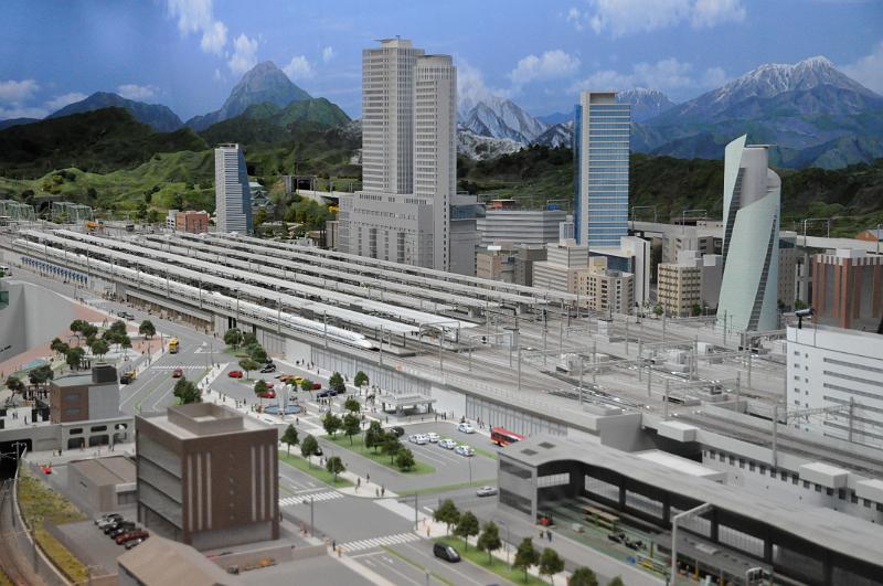 foto_20111118_1154_02.jpg - [de]Nachbau des Bahnhofs von Nagoya.[en]Model reconstruction of Nagoya station.