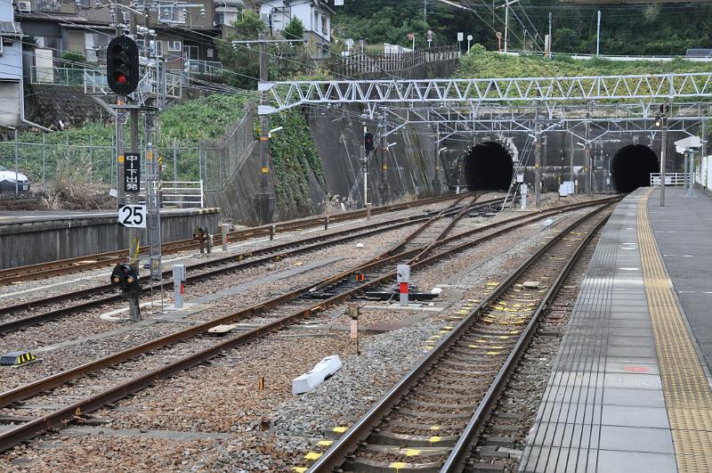 foto_20111030_0839_01.jpg - [de]Ankunft in Kanaya für einen langen Eisenbahntag.[en]Arriving at Kanaya for a long railway day.