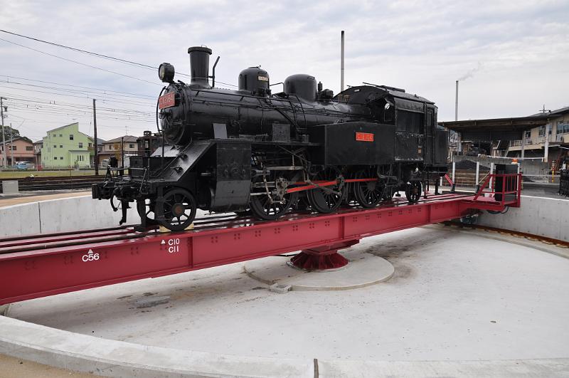 foto_20111030_0939_01.jpg - [de]So schön, wie diese Drehscheibe ist, sie scheint nur als Schauobjekt zu dienen.[en]As nice as this turntable looks, it seems only to be used as a showcase.