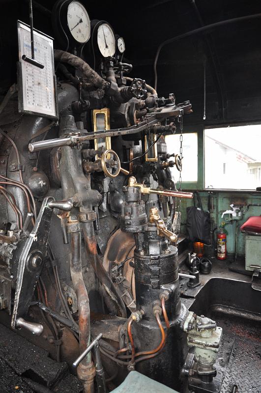 foto_20111030_0946_03.jpg - [de]Ein kurzer Blick ins Führerhaus.[en]A quick view into the driver's cab.
