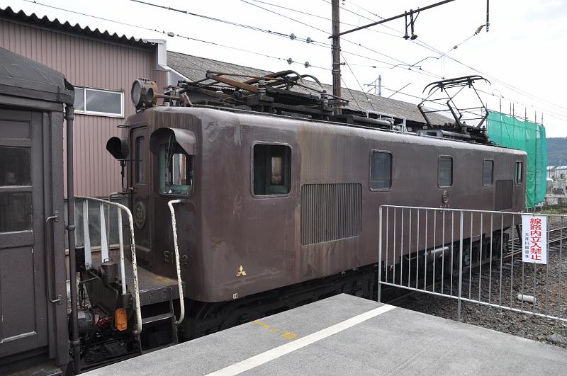 foto_20111030_0949_02.jpg - [de]Ein wenig wird hier aber schon geschummelt - die Schub E-Lok.[en]They're still cheating a little bit with an electric pusher.