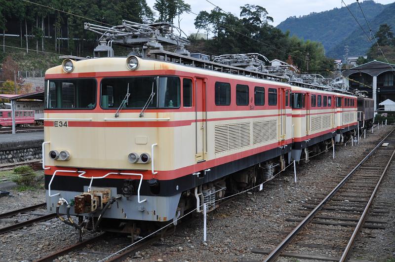 foto_20111030_1111_02.jpg - [de]Hier gibt es auch etwas modernere E-Loks zu bewundern.[en]There are also a few somewhat younger electric engines here.