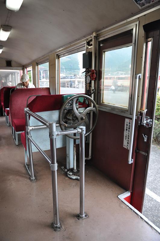 foto_20111030_1128_01.jpg - [de]Jeder Wagen ist mit eigenem Bremsrad ausgestattet.[en]Every carriage has its own brake wheel.