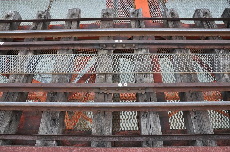 foto_20111030_1329_01.jpg - [de]Direkt unter den Gleisen liegt der Stausee.[en]The lake is directly below the tracks.