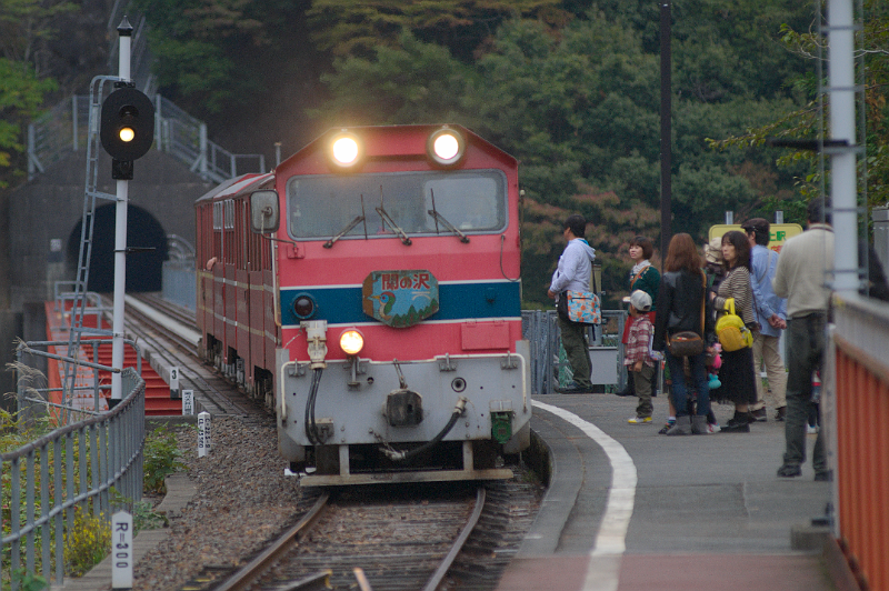 foto_20111030_1332_04.png - [de]Und da kommt schon auch mein Zug für die Rückfahrt im Bahnhof an.[en]My return trains is arriving at the station.