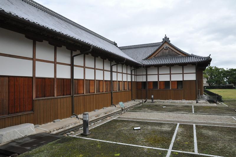 foto_20111106_1141_01.jpg - [de]Es sind allerdings nicht alle Gebäude neu gebaut, von einigen wurden nur die Grundrisse angedeutet.[en]However not all of the buildings were reconstructed, for some you can only see the layout.