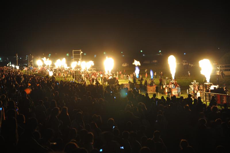 foto_20111106_1834_07.jpg - [de]Heute mal wieder nur die Brenner, da der Wind einfach zu stark bläst.[en]Tonight we only have the burner show as the wind is blowing much to strong.