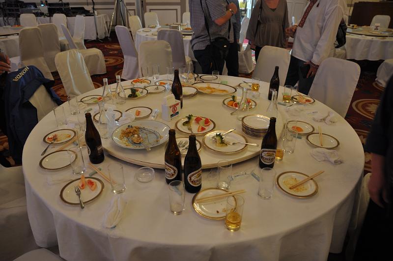 foto_20111107_1410_01.jpg - [de]Wir sind dann auch fertig - alle Platten geputzt.[en]We're finished as well - all plates emptied.