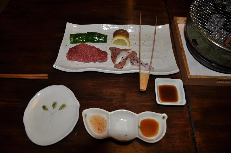 foto_20111108_1933_01.jpg - [de]Und als Hauptgericht gibt es Tajima Beef und Seafood.[en]And the main course is Tajima beef and seafood.