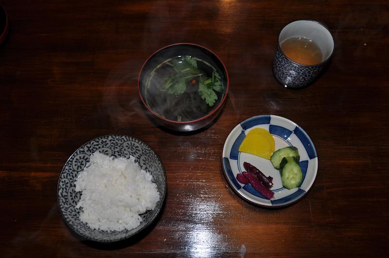 foto_20111108_2005_01.jpg - [de]Reis, Gemüse und Suppe sind sowieso immer dabei.[en]Rice, pickles and soup are part of a japanese meal anyway.
