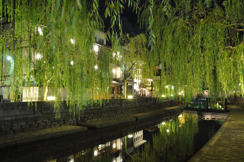 foto_20111108_2119_02.jpg - [de]Und die sich spiegelnden Lichter im Wasser sind auch sehr beeindruckend.[en]The lights mirrored in the water are impressive as well.