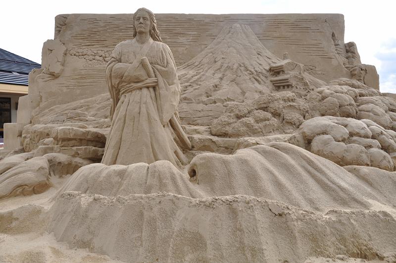 foto_20111109_1347_03.jpg - [de]Rund um das Sand Dunes Visitor Center haben sich einige Sandkünstler verewigt.[en]Several artists are showing their works near the Sand Dunes visitor center.