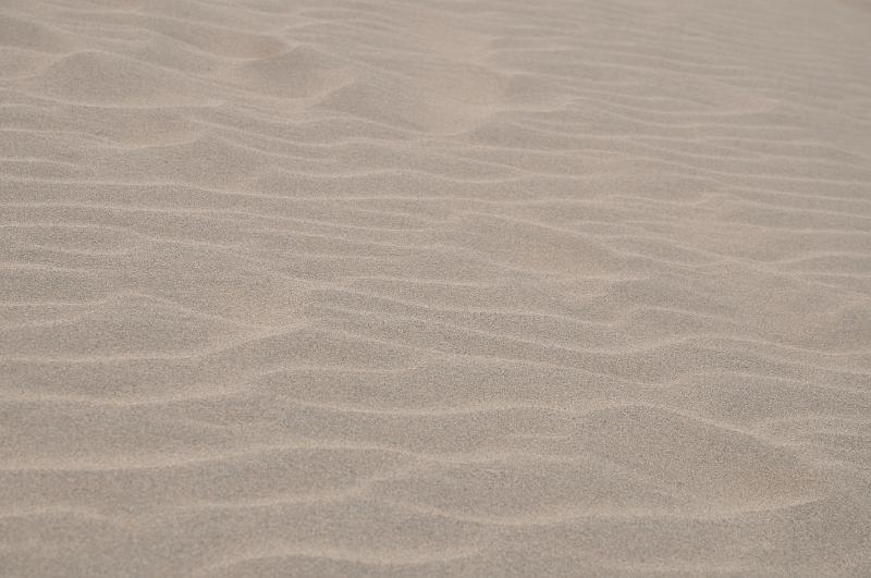 foto_20111109_1424_01.jpg - [de]Der Wind formt interessante Wellen im Sand.[en]Sand waves created by the wind.