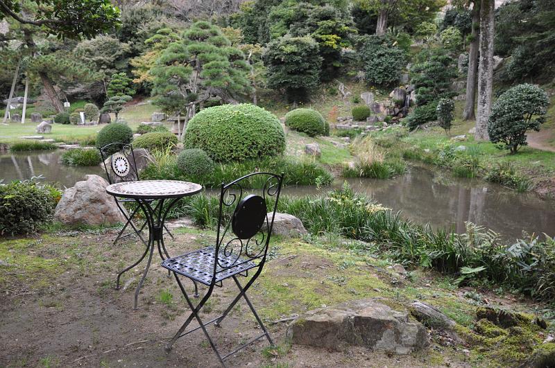 foto_20111109_1622_01.jpg - [de]Und läd zum gemütlichen Teetrinken ein.[en]And invites for a relaxing moment drinking tea.