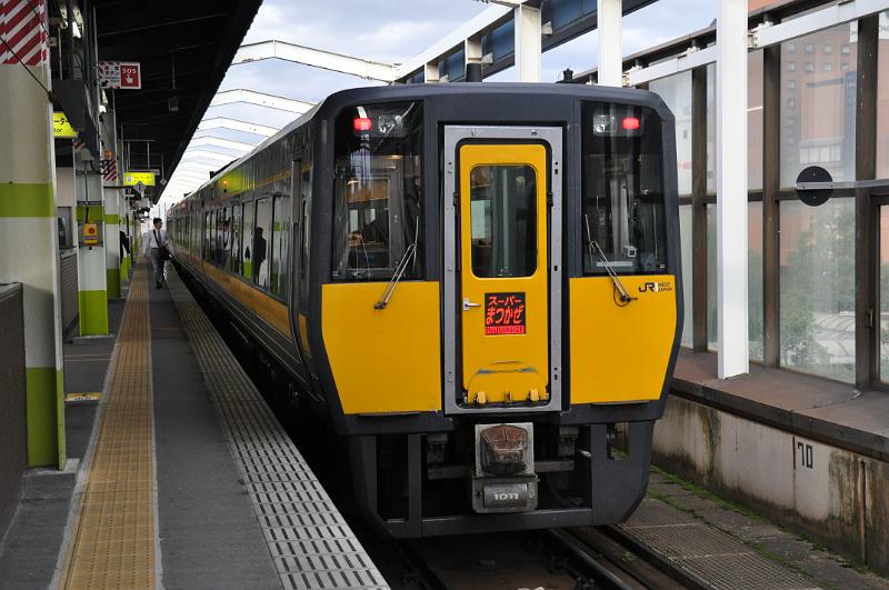 foto_20111110_0815_01.jpg - [de]Aber mein Regionalexpress ist doch etwas einfacher gestrickt.[en]However my Limited Express is slightly less elegant.