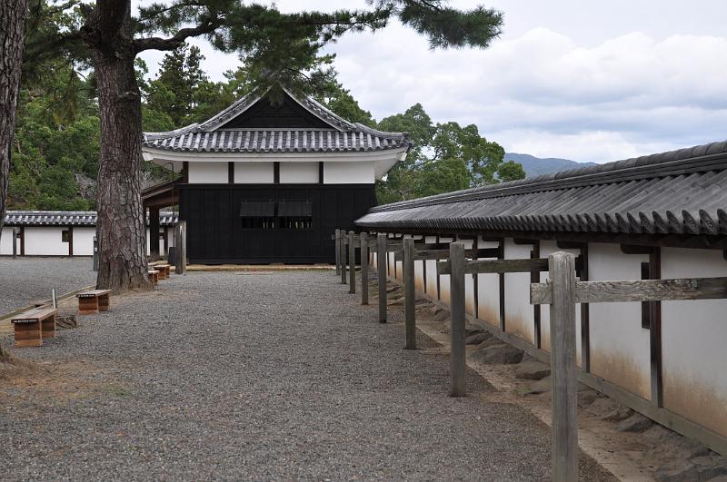 foto_20111110_1154_01.jpg - [de]Befestigungsmauer und Trommelturm.[en]Wall leading to the drum turret.