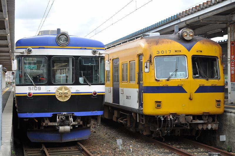 foto_20111110_1417_01.jpg - [de]Mit der privaten Ichibata Linie mache ich noch einen Ausflug nach Izumo Taisha.[en]The private Ichibata Line helps me for a quick excursion to Izumo Taisha.