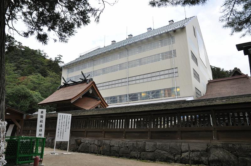 foto_20111110_1558_02.jpg - [de]Der Hauptschrein ist im Moment für Restaurationsarbeiten komplett verdeckt.[en]The main shrine building is completely enclosed for restoration.