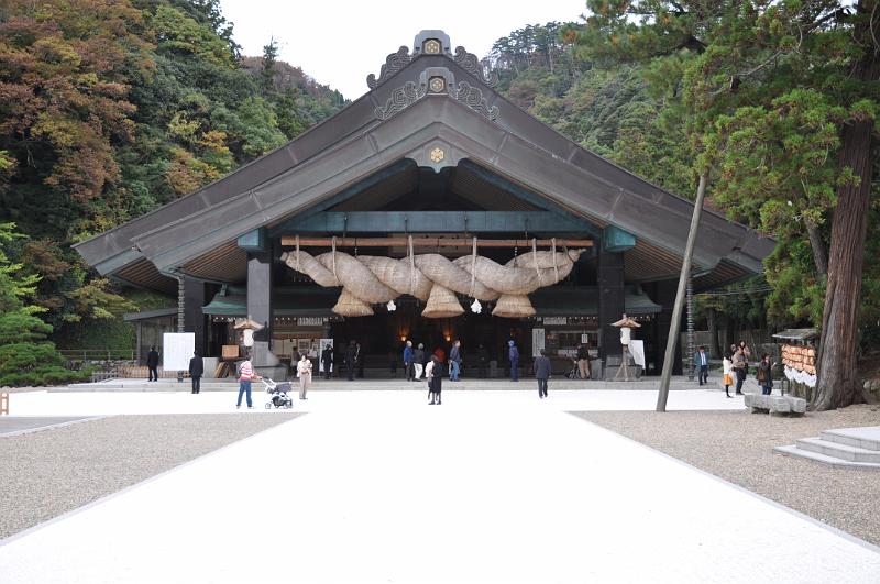 foto_20111110_1605_03.jpg - [de]Und einem perfekt gepflegten Vorplatz.[en]And a nicely maintained entrance area.
